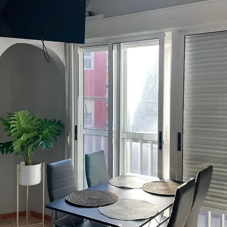 Central 2-bedroom In Τορεβιέχα